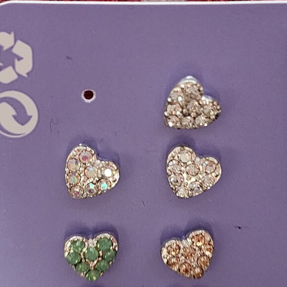 5 Pairs Claire's Sensitive Solutions Crystal Heart Pierced Earring Variety Pack - Picture 4 of 17